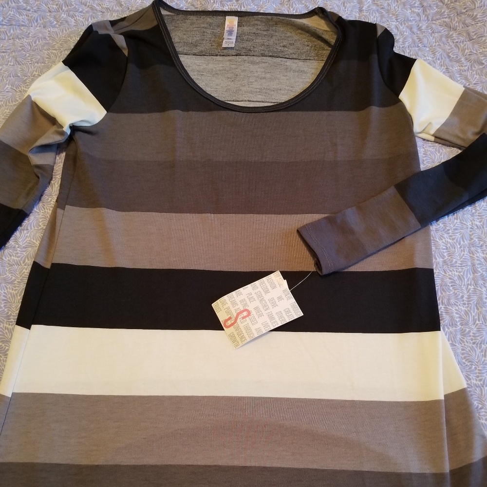 NWT SMALL LYNNAE LULAROE